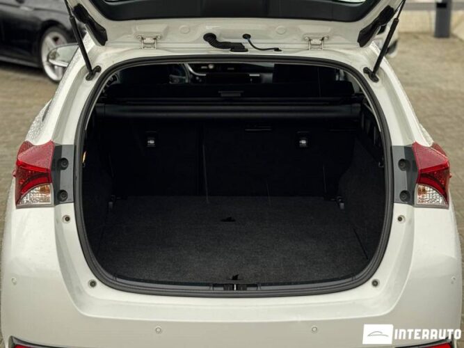 Toyota Auris 44 interauto-car