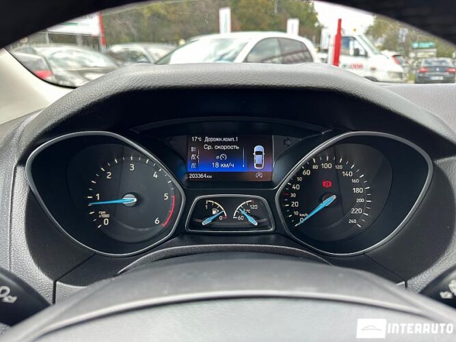 Ford Focus 38 interauto-car
