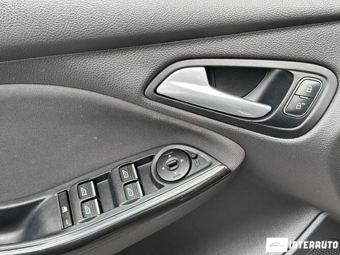 Ford Focus 42 interauto-car