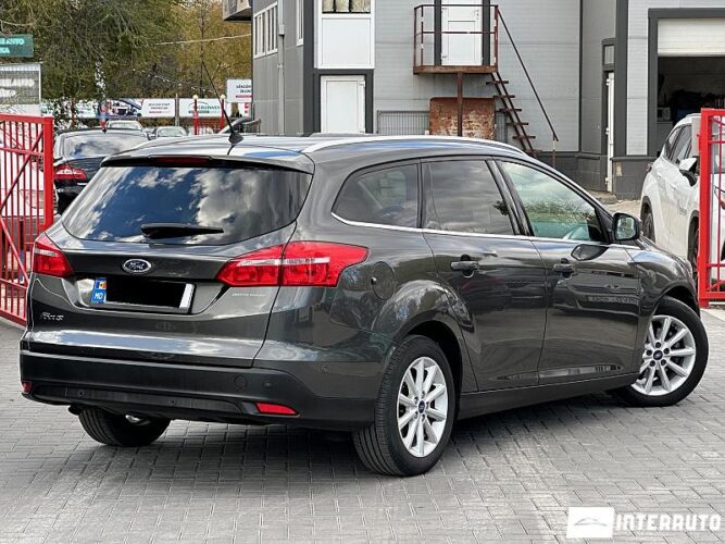 Ford Focus 33 interauto-car