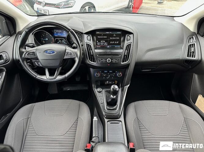 Ford Focus 37 interauto-car
