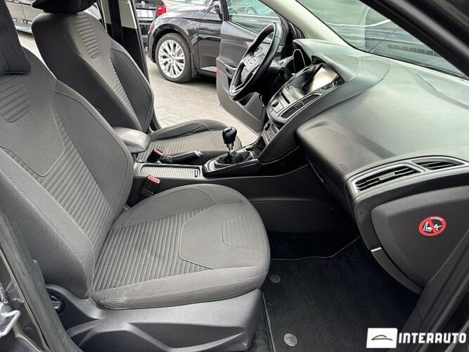 Ford Focus 34 interauto-car