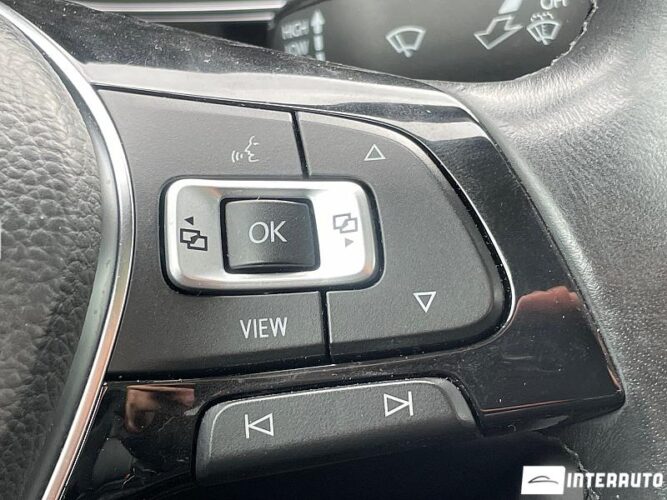 Volkswagen Jetta 39 interauto-car