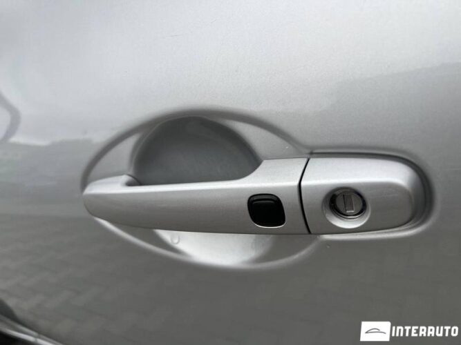 Toyota Auris 34 interauto-car