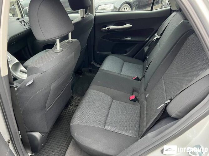 Toyota Auris 46 interauto-car