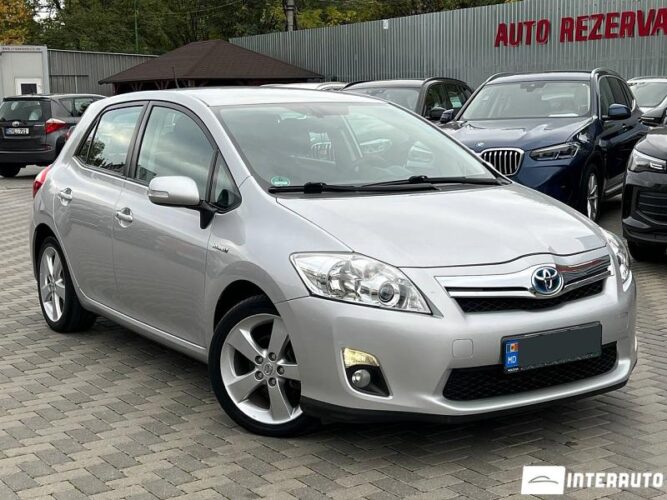 Toyota Auris 32 interauto-car