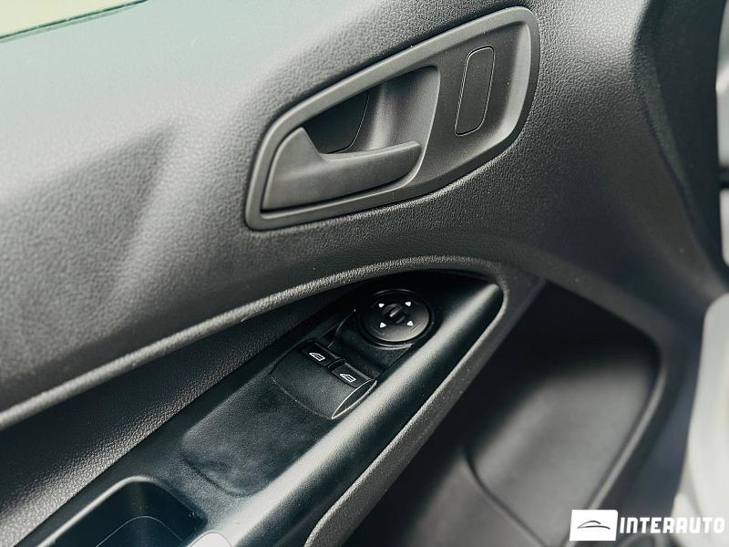 Ford Transit Tourneo 26 automobil-interauto
