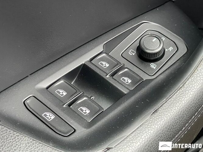 Volkswagen Passat GTE 38 interauto-car