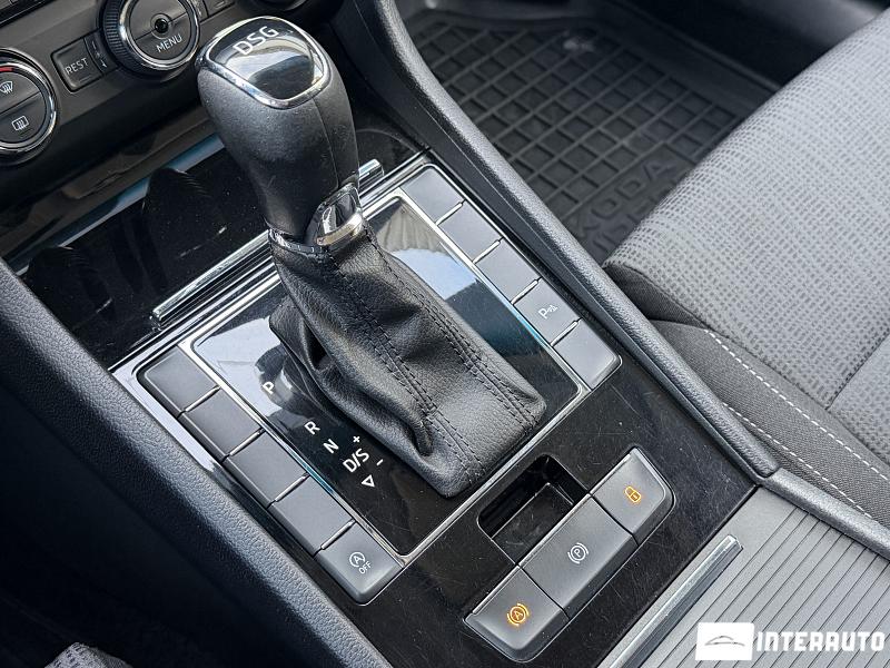 Skoda Superb 23 automobil-interauto