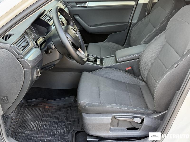 Skoda Superb 17 automobil-interauto