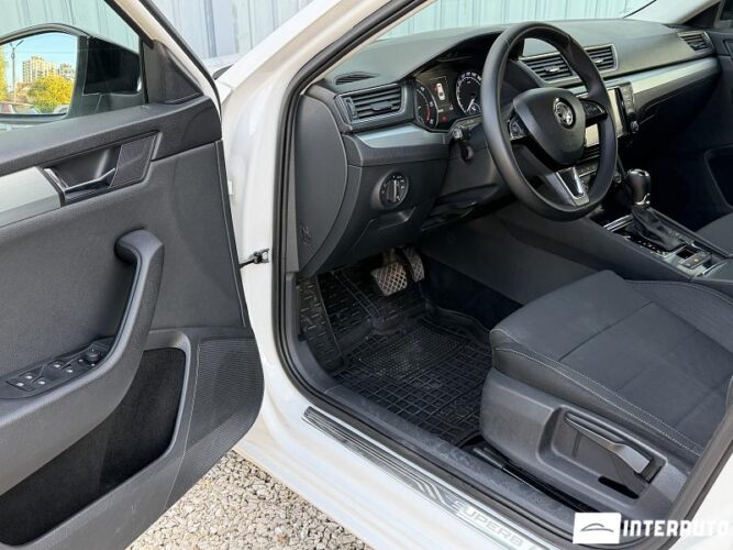 Skoda Superb 29 interauto-car