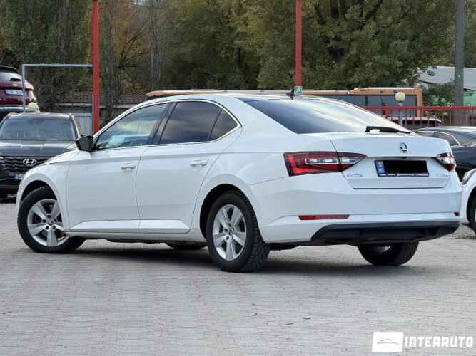 Skoda Superb 27 interauto-car