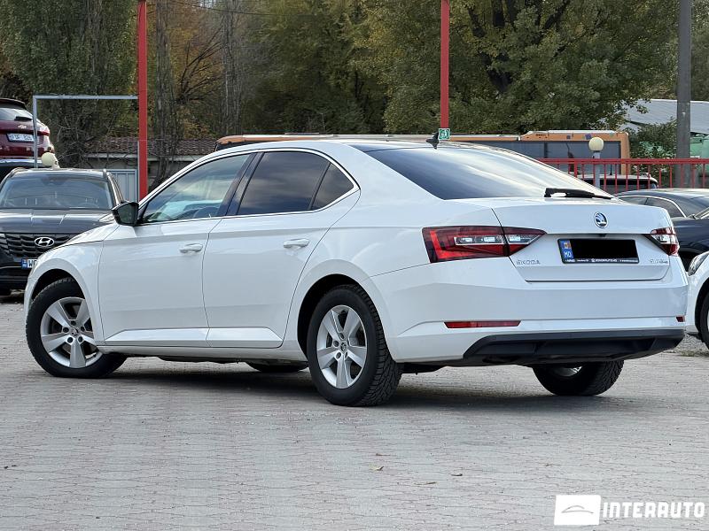 Skoda Superb 13 automobil-interauto
