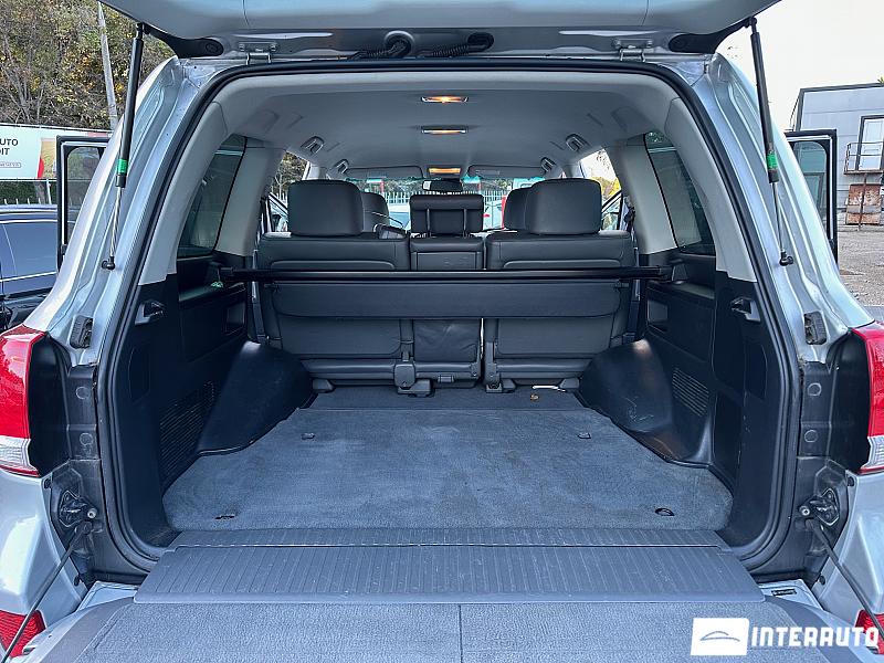 Toyota Land Cruiser 25 automobil-interauto