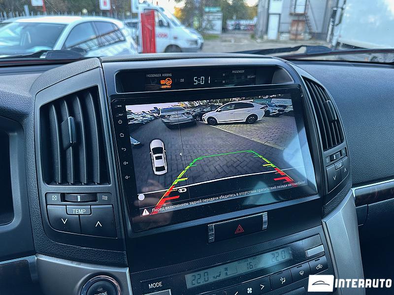 Toyota Land Cruiser 20 automobil-interauto