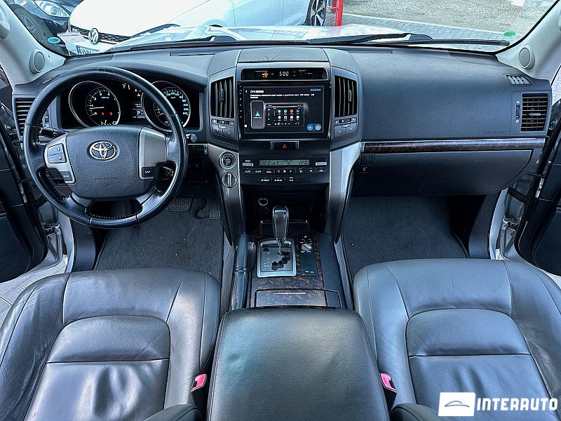 Toyota Land Cruiser 17 automobil-interauto