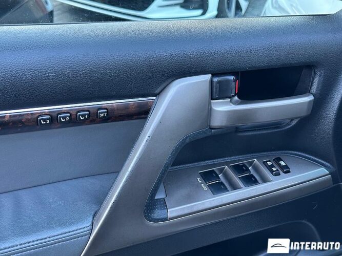 Toyota Land Cruiser 44 interauto-car