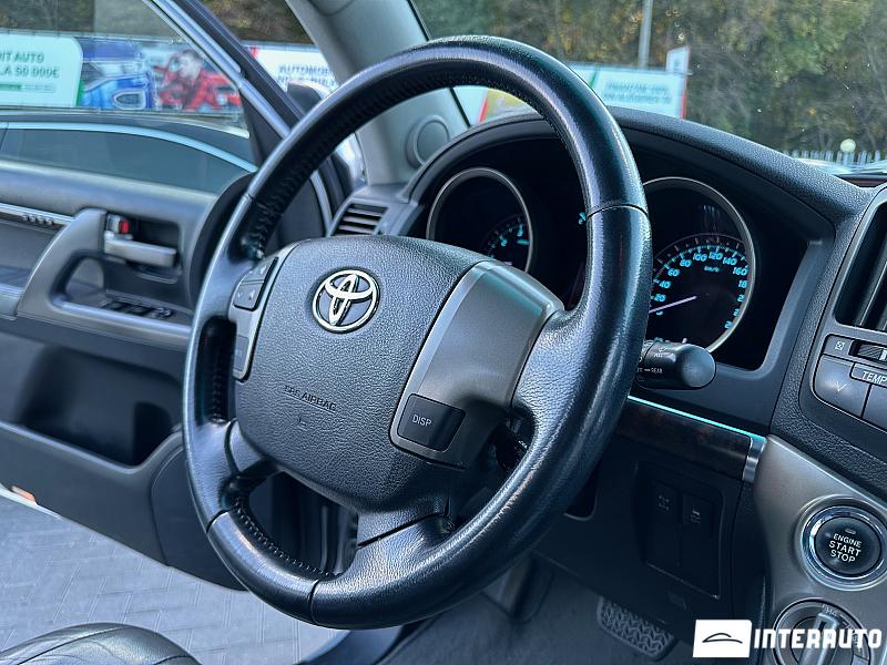 Toyota Land Cruiser 18 automobil-interauto