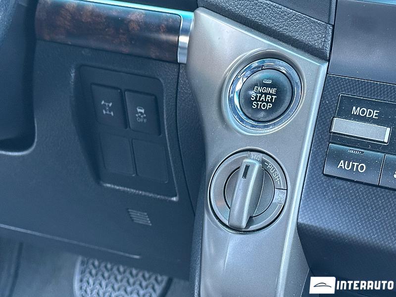 Toyota Land Cruiser 28 automobil-interauto