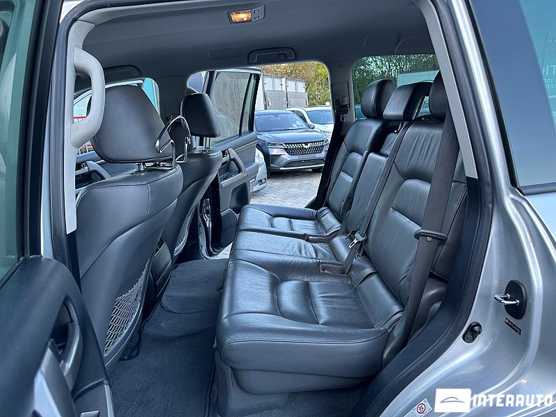 Toyota Land Cruiser 16 automobil-interauto