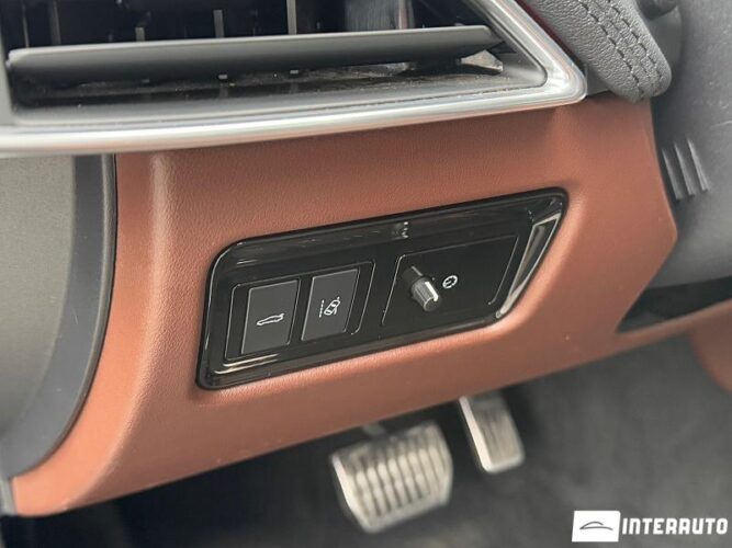 Jaguar XE 50 interauto-car