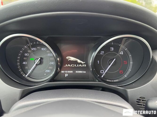 Jaguar XE 43 interauto-car