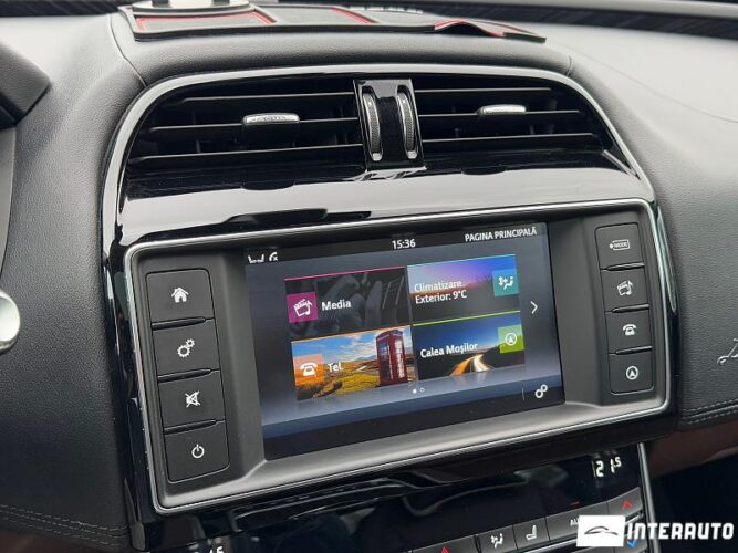 Jaguar XE 44 interauto-car