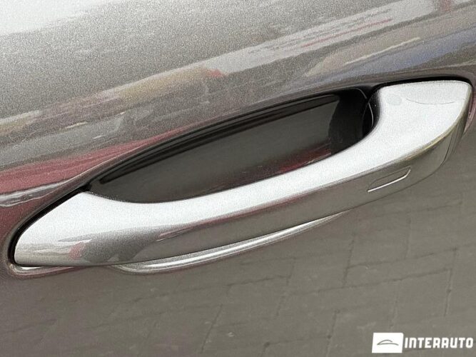 Porsche Cayenne E Coupe 56 interauto-car