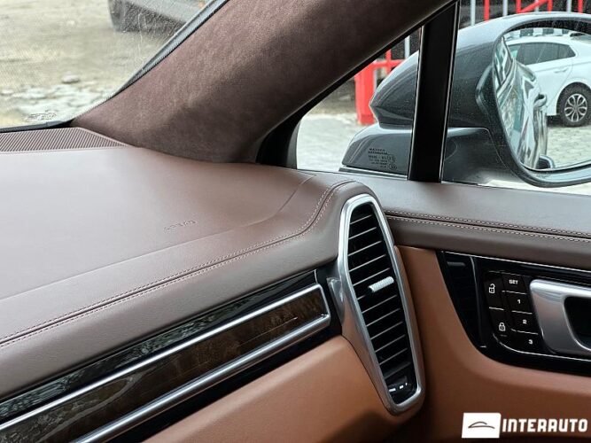 Porsche Cayenne E Coupe 52 interauto-car