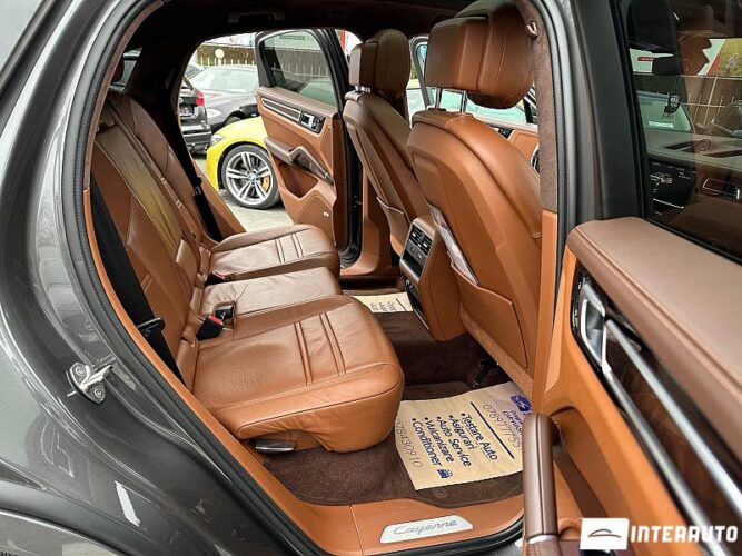 Porsche Cayenne E Coupe 43 interauto-car