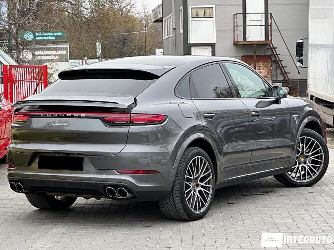 Porsche Cayenne E Coupe 38 interauto-car