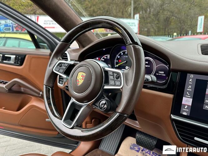Porsche Cayenne E Coupe 48 interauto-car