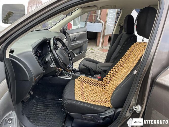 Mitsubishi Outlander 38 interauto-car