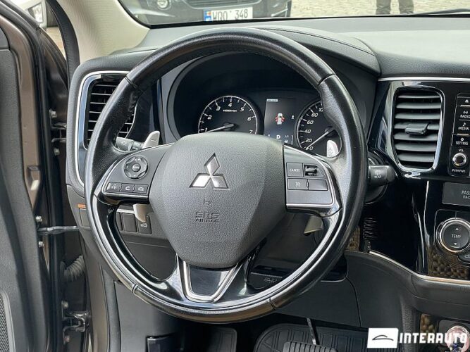 Mitsubishi Outlander 41 interauto-car