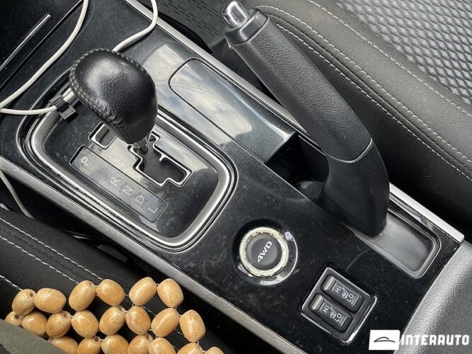Mitsubishi Outlander 47 interauto-car