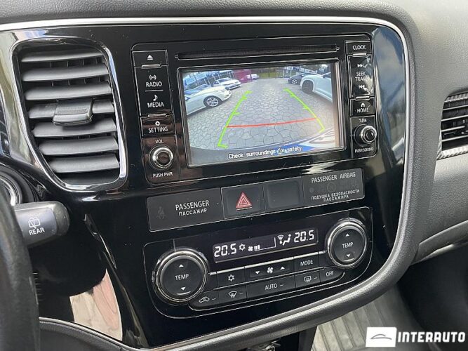 Mitsubishi Outlander 45 interauto-car