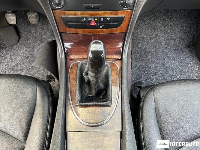 Mercedes E 200 38 interauto-car
