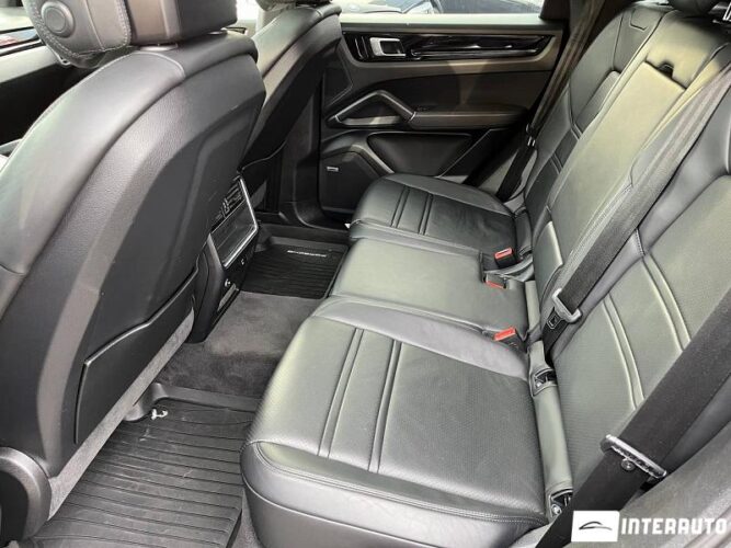 Porsche Cayenne E-Hybrid 52 interauto-car