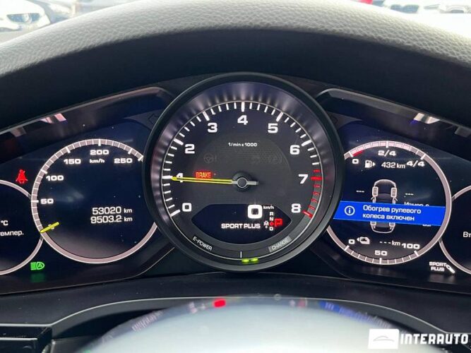 Porsche Cayenne E-Hybrid 42 interauto-car