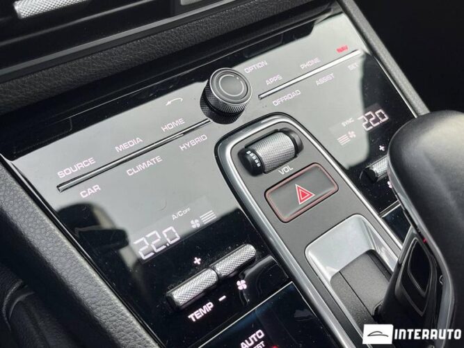 Porsche Cayenne E-Hybrid 48 interauto-car