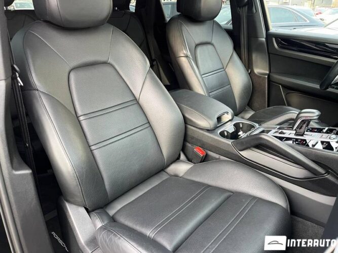 Porsche Cayenne E-Hybrid 40 interauto-car