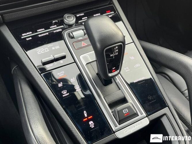 Porsche Cayenne E-Hybrid 49 interauto-car