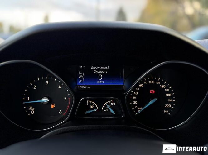 Ford Focus 41 interauto-car