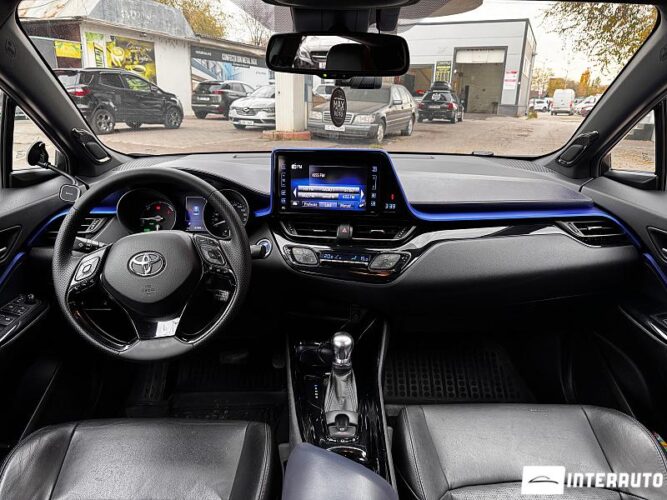 Toyota C-HR 38 interauto-car
