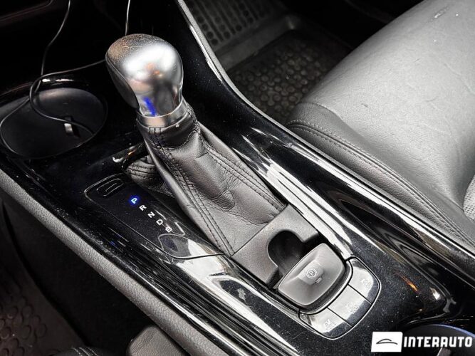 Toyota C-HR 42 interauto-car