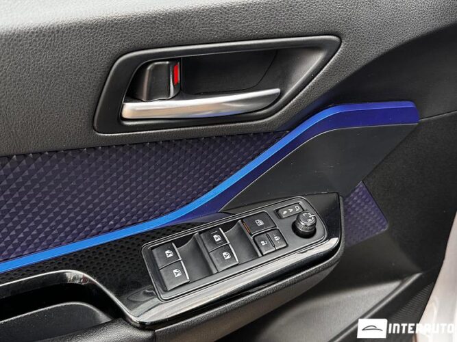 Toyota C-HR 49 interauto-car