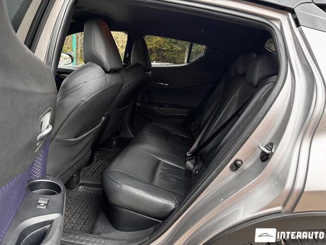 Toyota C-HR 37 interauto-car