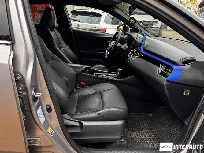 Toyota C-HR 44 interauto-car