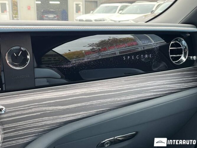 Rolls-Royce Spectre 67 interauto-car