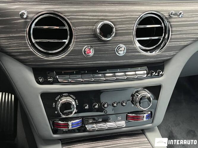 Rolls-Royce Spectre 68 interauto-car